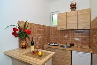 Апартаменты Apartments Samardžić Тиват Номер-студио с террасой (для 2 взрослых)-5